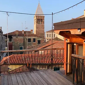 Key Location Near Palazzo Grassi , Venise Italie